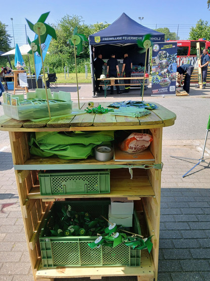 Promotion Theke hinten, Fächer für Werbematerial erleichtern die Arbeit.