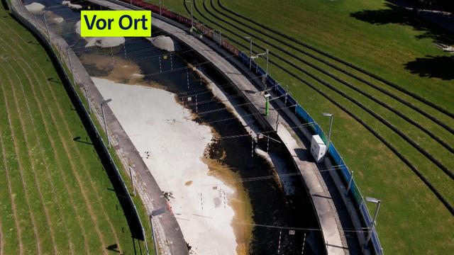 Der fast trockene Olympia-Eiskanal in Augsburg von oben.