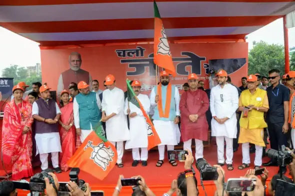 BJP State President Dr Dilip Jaiswal along with other members flagging 243 “Chalo Jeete Hain” service raths from the state capital.