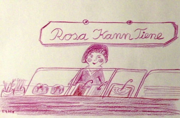 Zeichnung Buntstift. Ausgabebüfett einer Kantine. Hinter drei Glasscheiben kleine Kuchen und drei rechteckige, gefüllte Wärmebehälter. Links Besteckbehälter, rechts ein Tablettstapel. Hinter dem Büfett steht eine Frau, die freundlich lächelt. Über dieser hängt ein Schild. Darauf steht in Schreibschrift: Rosa Kann Tiene. Alles ist in rosa-rot-Tönen gehalten.