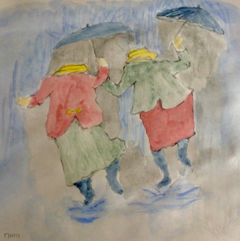 Aquarell Bleistift. Abstrakt, zwei Frauen, von hinten zu sehen, „tanzen“ durch den Regen. Sie tragen, bei eingezogenem Kopf, gelbe Regenhüte und jede hält einen blauen Schirm in der rechten Hand, nach oben.
Dir linke Frau trägt eine rote Regenjacke und einen grünen Rock, die rechte, die sich bei der linken Frau, mit ihrem linken Arm, bei der rechten Frau unterhakt, trägt eine grüne Jacke und einen roten Rock. Beide tragen blaue Gummistiefel.