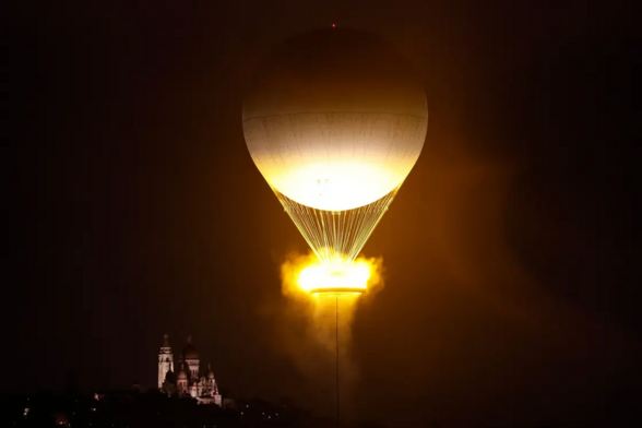 Olympisches Feuer 2024 Paris
Ein "brennender" Ballon