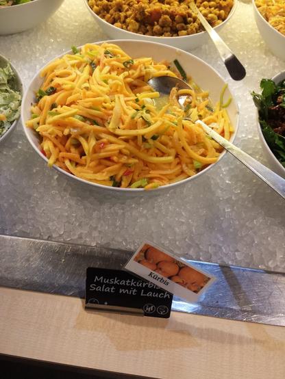 Muskatkürbis Salat mit Lauch, glutenfrei und vegan und bio im Red - sehr lecker!