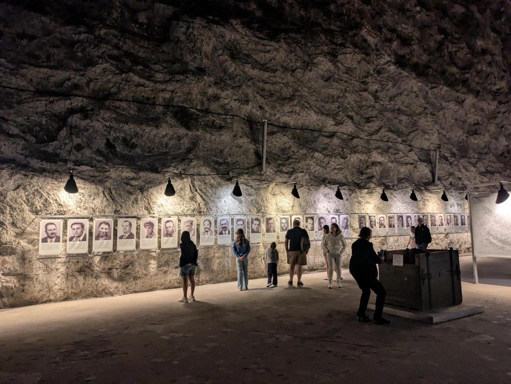 Fotos von HZ-Häftlingen in der Ausstellung